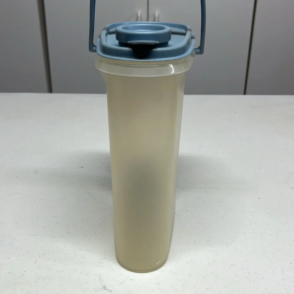 Tupperware Pitcher - Picture 4 of 10